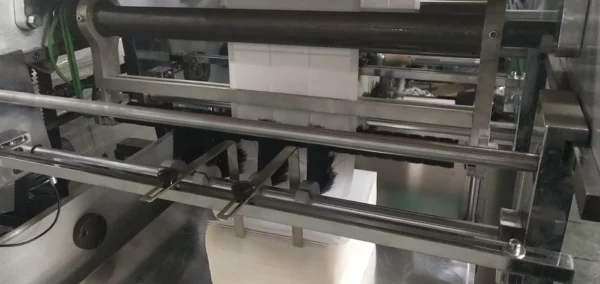 AD UC Label Fan Folder Machine AD UC Label Fan Folder Machine